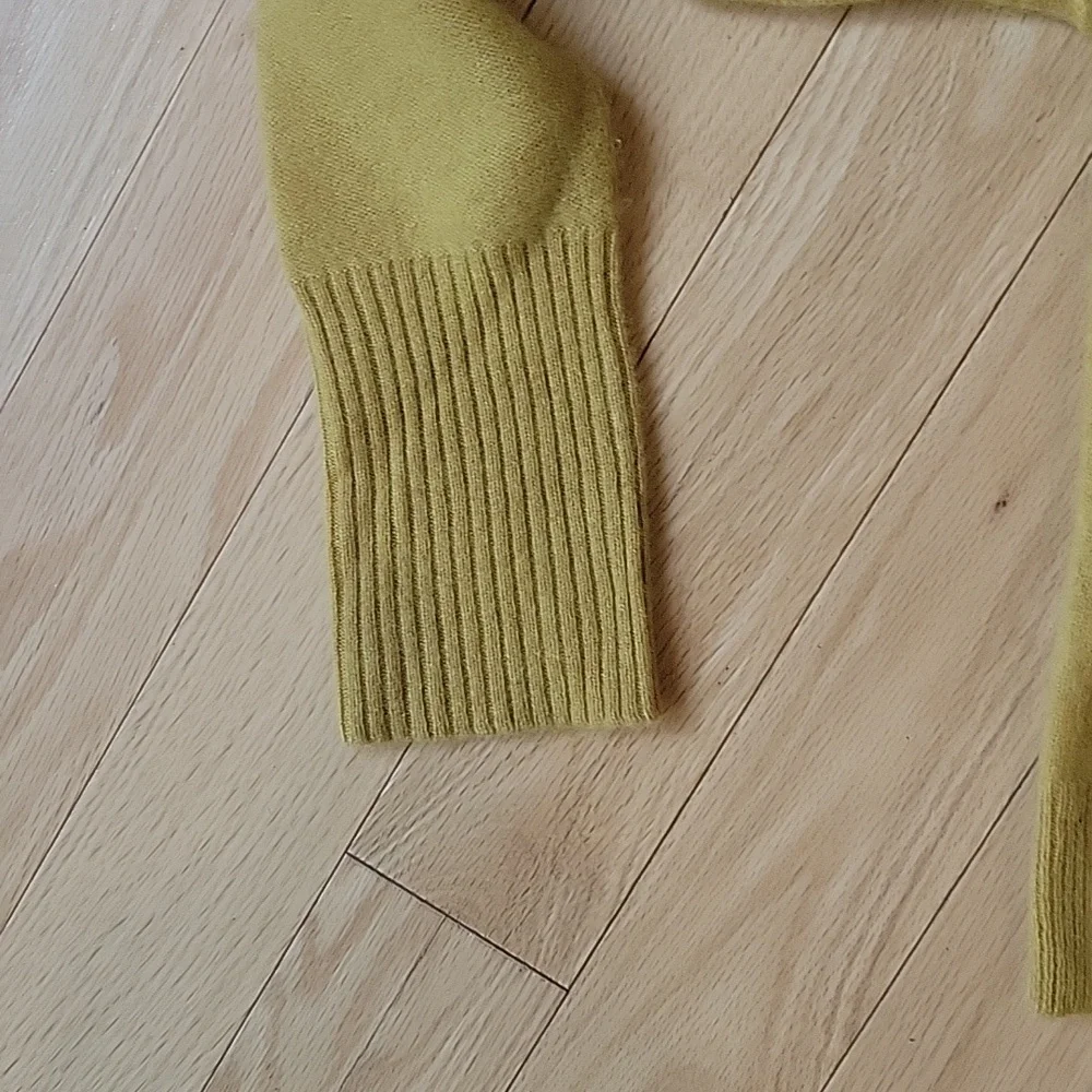 Free People V Neck 100% Cashmere Sweater with ribbed trim details